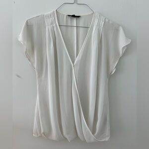 Banana Republic white sheer flowy short sleeve work blouse size medium